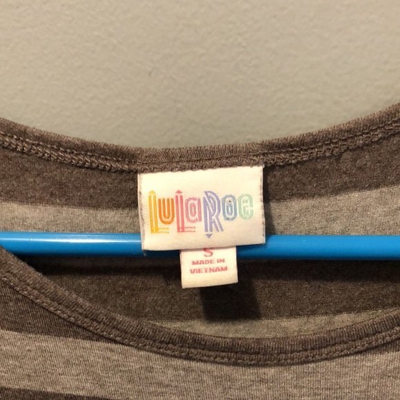 Lularoe Irma size small grey stripped high low quarter sleeve top - Picture 4 of 7